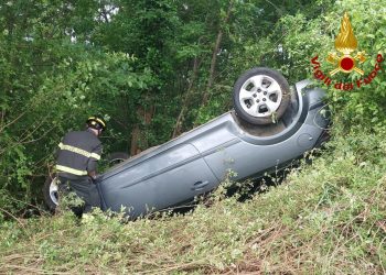 Montecastrilli: si ribalta con l’auto nella notte. Illeso il conducente 20enne