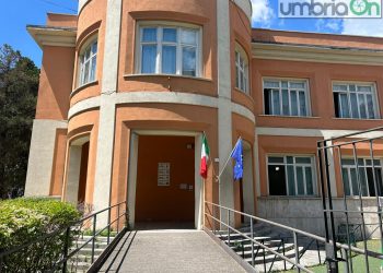 Terni: lievi malori fra gli alunni. Scuola evacuata, scattano le verifiche