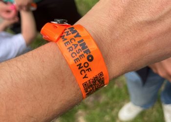 Arrone: presentato il bracciale per la sicurezza dei più piccoli
