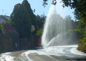 Terni: guasto idrico in strada della Civitella. «Due anni di rattoppi ed eccoci qua»