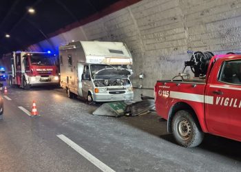 Rato: camper sbanda nella galleria San Pellegrino. Famiglia soccorsa