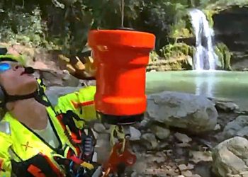 Ragazzo scivola alle cascate della Madonna dei Tre Fossi. Soccorso in elicottero