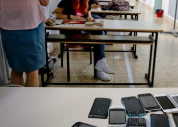Terni: cacciata dall’esame di maturità perché ha un cellulare. Il Tar la riammette