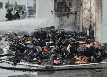 Incendio in area supermercato a ridosso della E45. «Evitato il disastro»