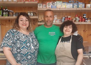 Piediluco: l’alimentari Fabiola festeggia. «Grazie a tutti per questi vent’anni insieme»