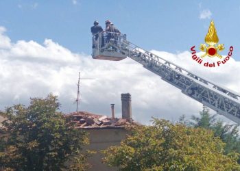 Violenta tromba d’aria a Gualdo Cattaneo. Danni ingenti: tetti scoperchiati e alberi abbattuti