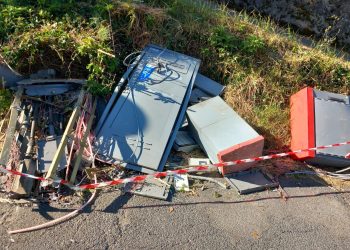 Narni: mezzo dei rifiuti abbatte colonnina delle telecomunicazioni