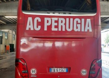 Un pullman per due. La Ternana lascia il suo bus al Perugia e cambia fornitore