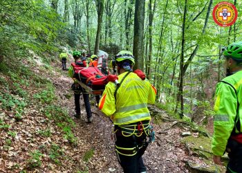 Escursioniste ferite sul monte Cucco: intervento del Soccorso alpino sotto la pioggia