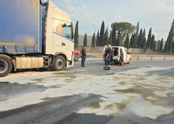 Terni: autoarticolato perde 200 litri di gasolio a Prisciano. Scatta l’intervento