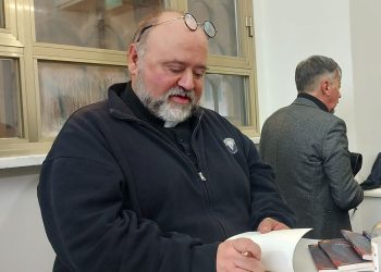 Terni, don Semenza lascia l’insegnamento scolastico: «Un monumento dal punto di vista educativo»