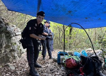 Terni, Arma in azione a Piediluco: smantellati diversi bivacchi per lo spaccio