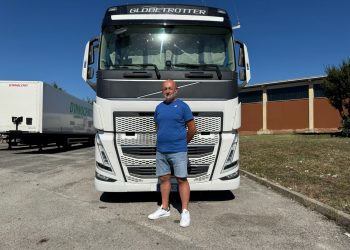 E45, nota auto contromano e ne blocca la corsa con il camion: «Gli eroi sono altri»