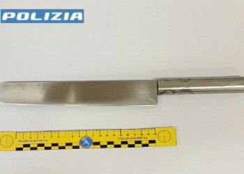 Prende un coltello e minaccia la moglie: 76enne denunciato