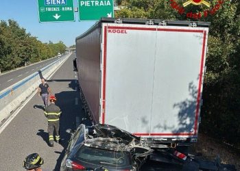 Scontro sul raccordo Perugia-Bettolle: grave un giovane