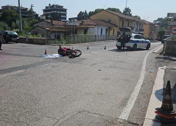 Terni, scontro all’incrocio via Tre Venezie/Vulcano: 52enne in prognosi riservata