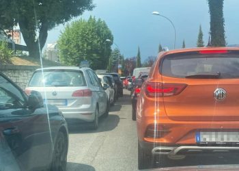 Ospedale Terni, caos e coda per un parcheggio ‘selvaggio’