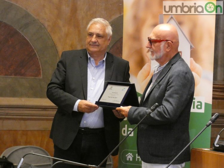Il riconoscimento consegnato da Lupi