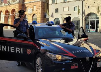 Sei settimane di prognosi dopo la rapina nel centro di Foligno. Arrestati in due