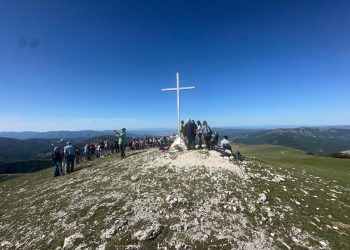 Una croce di ferro sulla vetta del monte Aspra