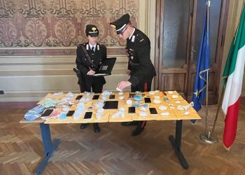 Sorpresi con 1,6 chili di cocaina e 4 etti di hashish: arrestati due giovani