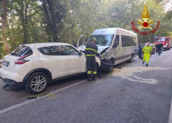 Cascia: auto contro pulmino della scuola. Quattro feriti
