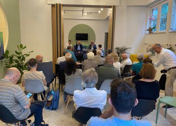 Caos internazionale e vita quotidiana. Il generale Camporini ospite di Azione Terni