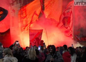 100 anni Ternana: il centro è ‘ultras’ con la festa della Nord – Foto e video