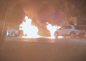Spoleto: due auto in fiamme in viale Marconi. Cosa è successo e le ipotesi investigative