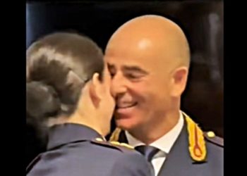 Terni: di padre in figlia. Il saluto di Moreno Fernandez alla polizia di Stato emoziona