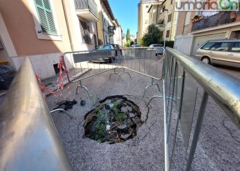 Terni, via Fiume: Comune e cittadini ai ferri corti. «Ora l’ordinanza per l’incolumità»