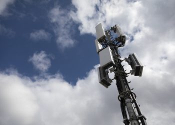 Antenna 5G vicina alle case: i cittadini di Collepaese si mobilitano