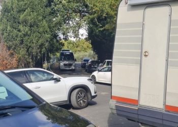 Assisi al Centro: «Caos traffico verso l’Eremo. L’amministrazione improvvisa»