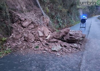 Terni: strada Valserra. Ancora una frana e senso unico alternato