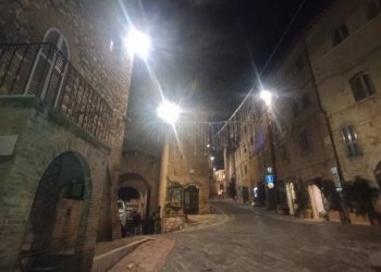 Assisi: «L’illuminazione in centro ripristinata grazie a me»