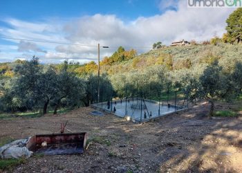 Terni: «Un’antenna 5G in mezzo alle case nel silenzio più totale». La protesta e le prese di posizione