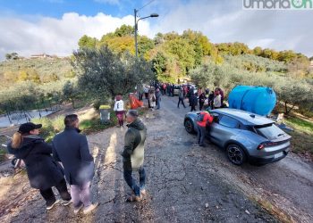 Terni: «Un’antenna 5G in mezzo alle case nel silenzio più totale». La protesta e le prese di posizione