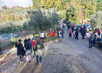 Terni: «Un’antenna 5G in mezzo alle case nel silenzio più totale». La protesta e le prese di posizione