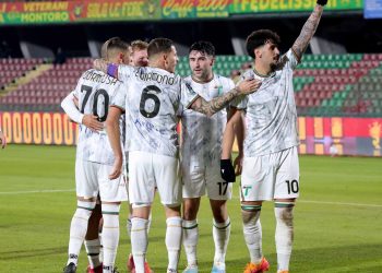 La Ternana ne fa tre al Giugliano e va avanti in Coppa Italia. Leonardi ancora gol-spettacolo
