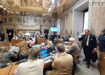 Terni: la maggioranza perde Verdecchia e ‘riacquista’ Primieri. Tutto in pochi minuti tra stop e applausi