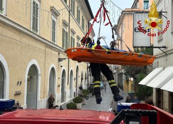 Terni: anziana soccorsa in via Fratini. Intervento complesso