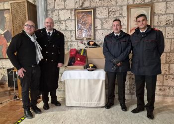Terni: giochi e dolci per i bambini. I carabinieri donano alla parrocchia di San Paolo