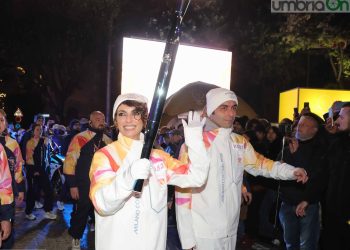 Terni attraversata dalla fiamma olimpica di Milano-Cortina – Le foto e i video