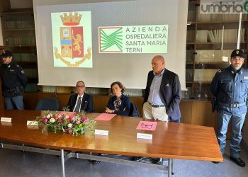 Terni: intesa contro le aggressioni a chi lavora in sanità. E la polizia dona all’oncologia