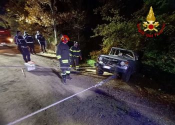 Paciano: fuoristrada si ribalta. Soccorse le due persone a bordo