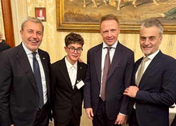 Montecitorio: il pampepato ‘star’ agli auguri di Natale. E anche il ministro apprezza