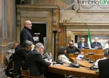 Terni, pressing su Bandecchi per le tasse: il sindaco tiene il punto, via libera in consiglio