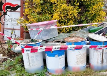 Gestione illecita di rifiuti: sequestrata area esterna ad attività