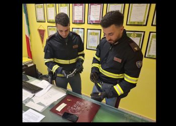 Terni: «In casa forse avete il bottino di una rapina». La Stradale sventa truffa e denuncia due giovani