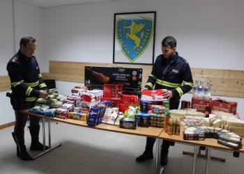 L’auto sembra un alimentari e per due persone ci scappa la denuncia
